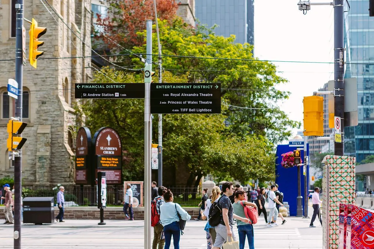 Apartment Classic & Trendy Yorkville Condo Toronto Canada