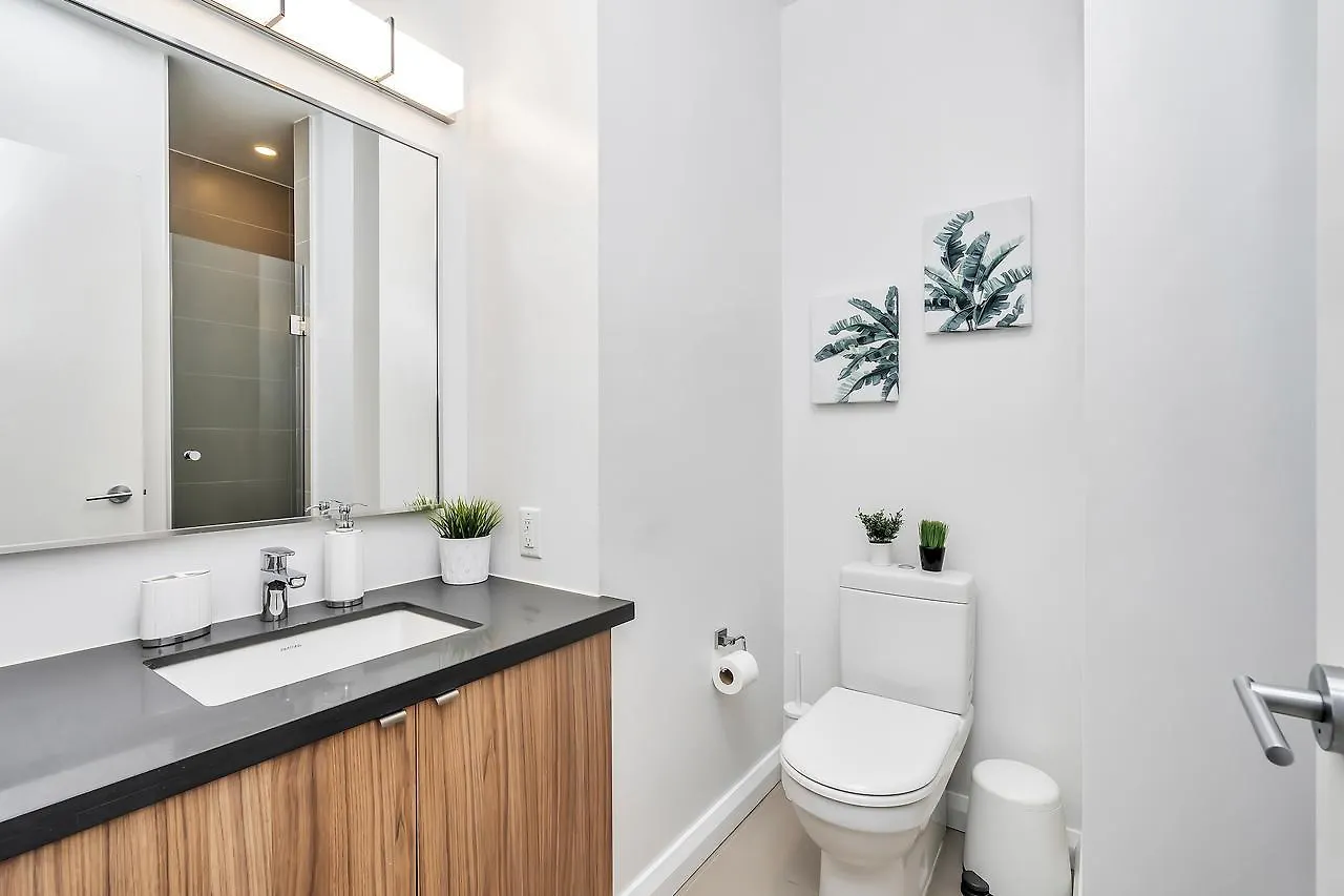 Classic & Trendy Yorkville Condo Toronto Apartment