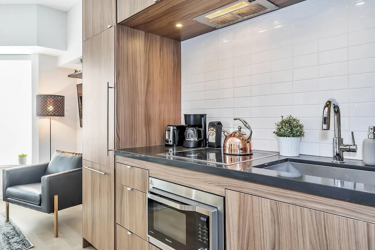 Classic & Trendy Yorkville Condo Toronto 0*,