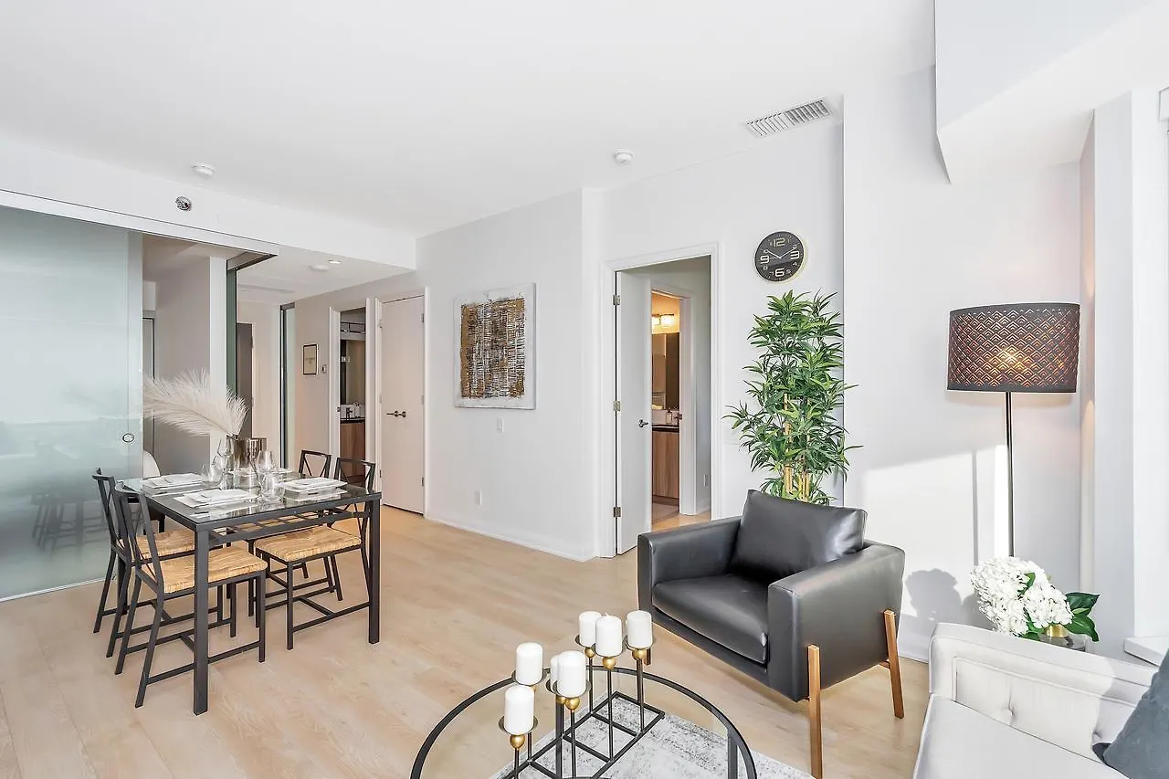 Apartment Classic & Trendy Yorkville Condo Toronto Canada