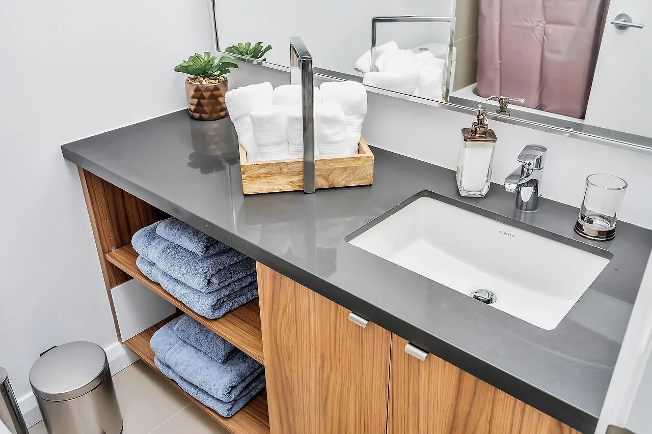 Appartamento Classic & Trendy Yorkville Condo Toronto