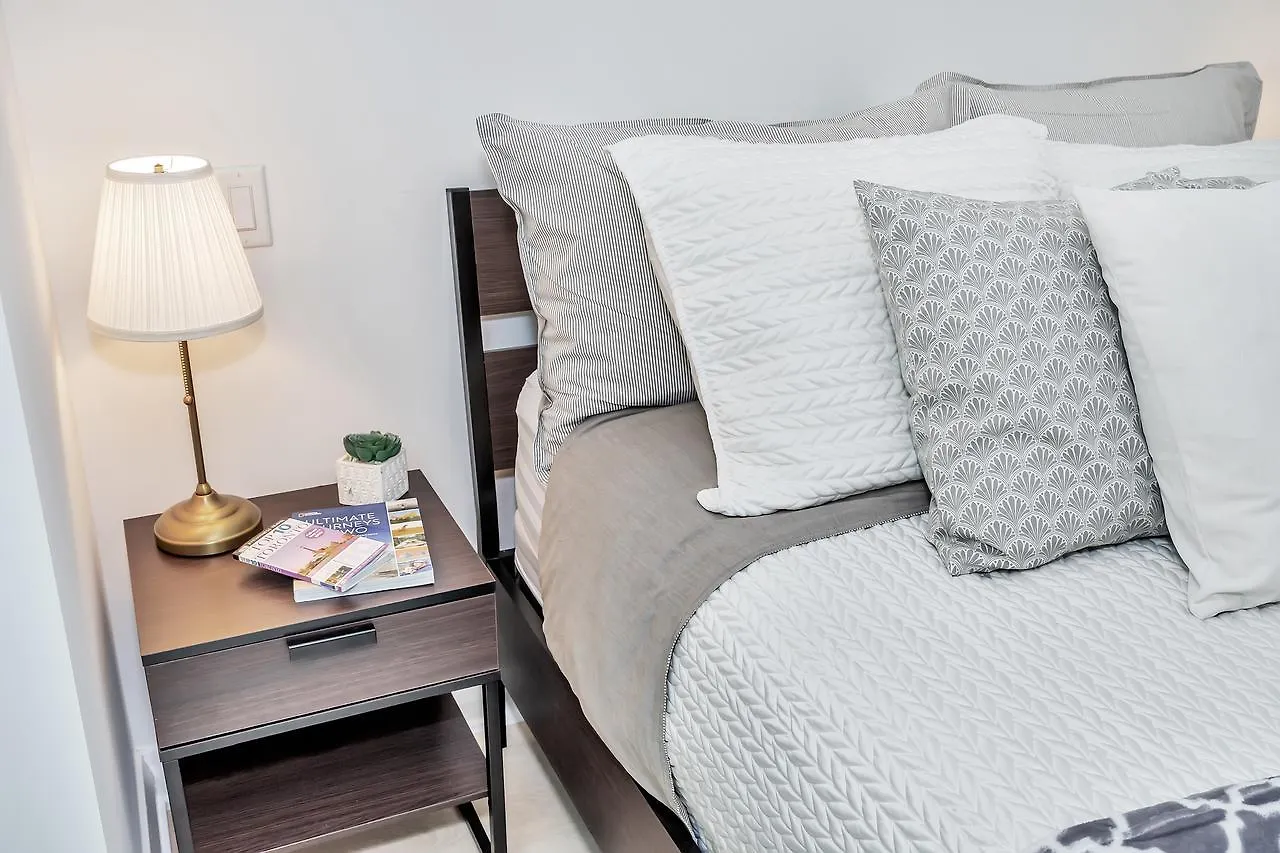 Classic & Trendy Yorkville Condo Toronto Appartamento